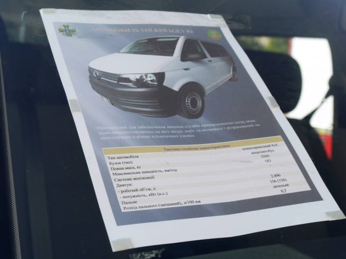 Біля Закарпатської ОДА з’явилась військова техніка – 02