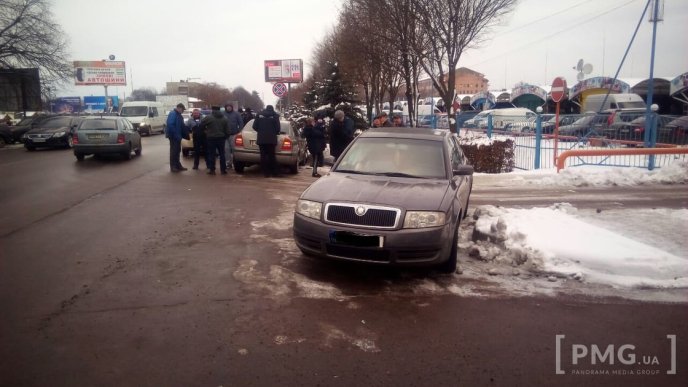 У Мукачеві біля ринку "ГІД" сталася аварія – 03