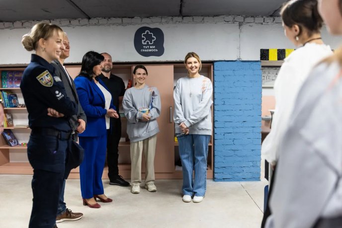 Стримано, але зі стилем: які два кольори в одязі обирає Олена Зеленська – 07