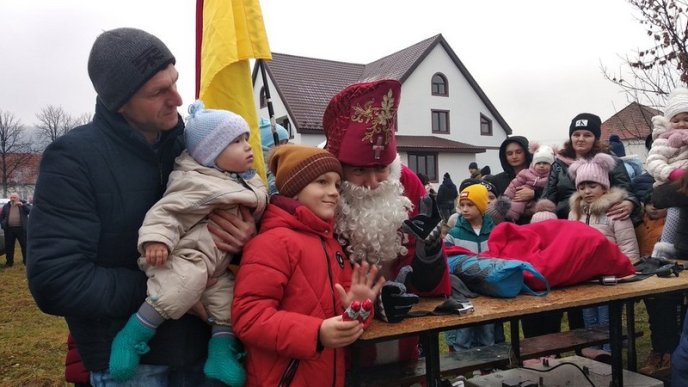 У закарпатське село приїхав Миколай на незвичному транспорті – 02