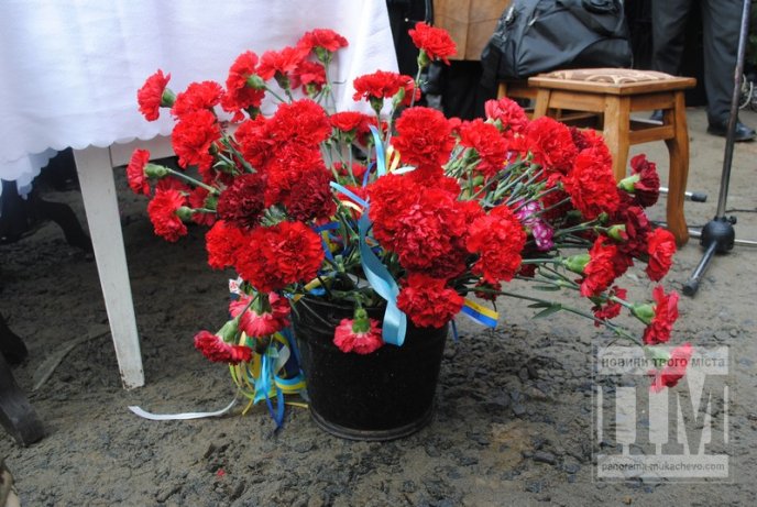 На Мукачівщині прощались з добровольцем "Айдару" Олегом "Скіфом" Сидором (ФОТОРЕПОРТАЖ) – 15