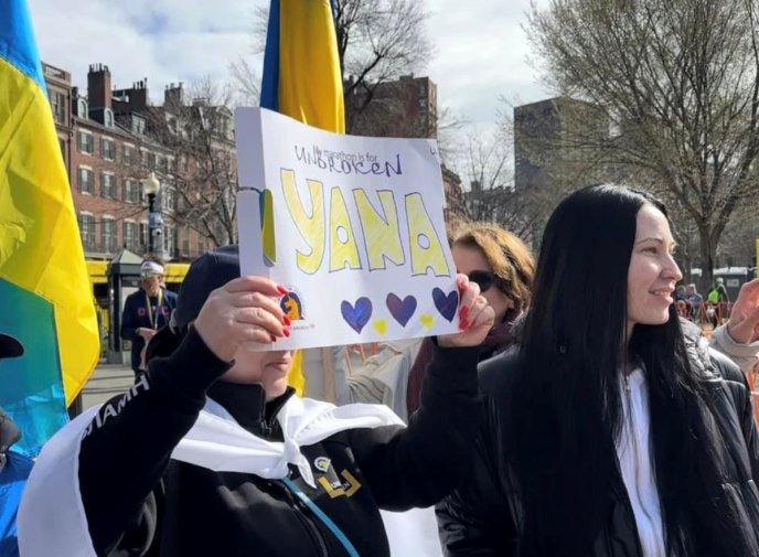 «Наша гордість»: 12-річна українка пробігла Бостонський марафон на протезах – 04