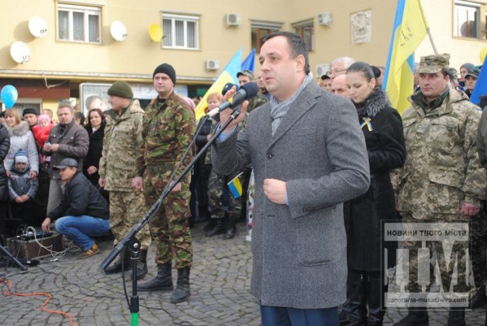 У Мукачеві з оплесками зустрічали героїв-бійців 128-ої бригади (ФОТОРЕПОРТАЖ) – 37