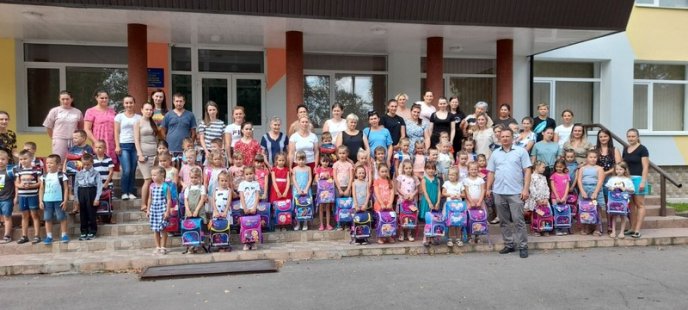 Допомога у підготовці до школи: на Тячівщині пройшла благодійна акція  – 03