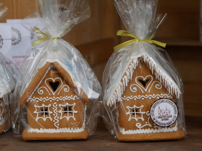 В Ужгороді розпочався новорічно-різдвяний ярмарок – 07