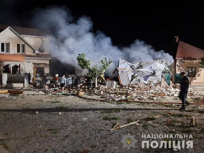 Поліція назвала попередню причину вибуху у Виноградові – 02