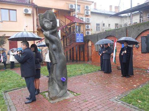 У Мукачеві вшанували пам’ять жертв сталінських репресій – 03