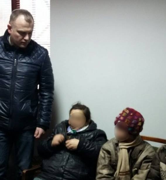 Поліція виявила чимало неповнолітніх жебраків на вулицях Закарпаття – 01 Поліція виявила чимало неповнолітніх жебраків на вулицях Закарпаття – 01