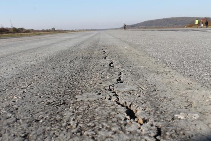 На покращення злітної смуги аеропорту "Ужгород" виділили 80 тисяч гривень – 04