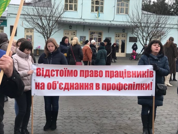 У центрі Ужгорода проходить акція протесту – 02