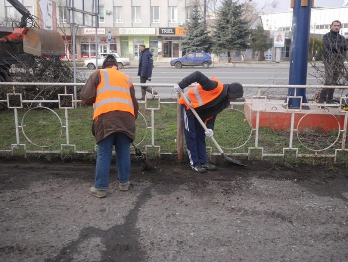 На вулицях Ужгорода почала працювати нова комунальна техніка – 01 На вулицях Ужгорода почала працювати нова комунальна техніка – 01