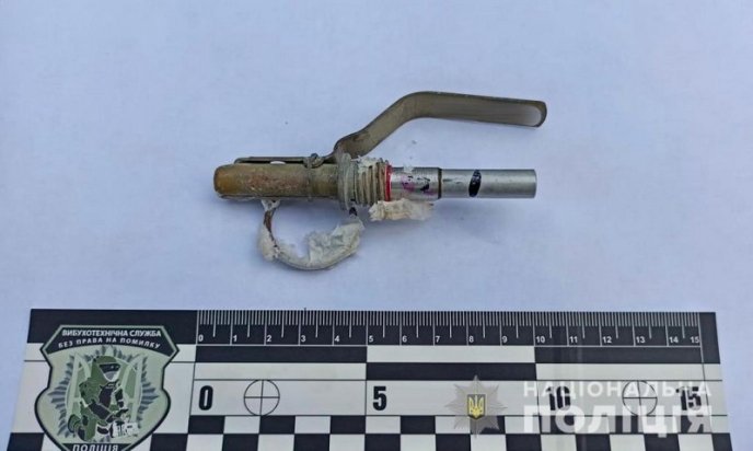 В Ужгороді чоловік переховував арсенал небезпечної зброї – 05