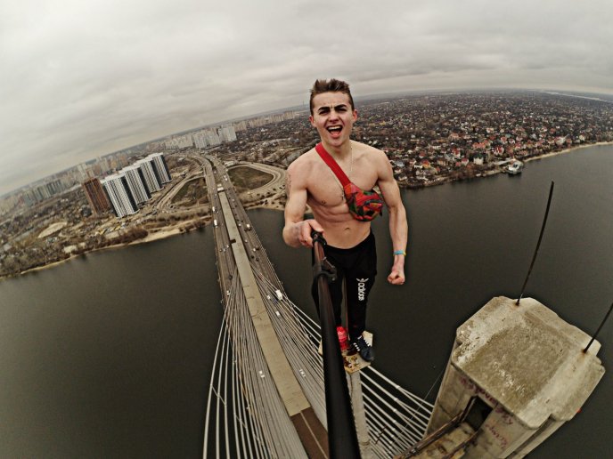 Руфер з Ужгорода похизувався подоланням екстремальних висот українських міст – 04