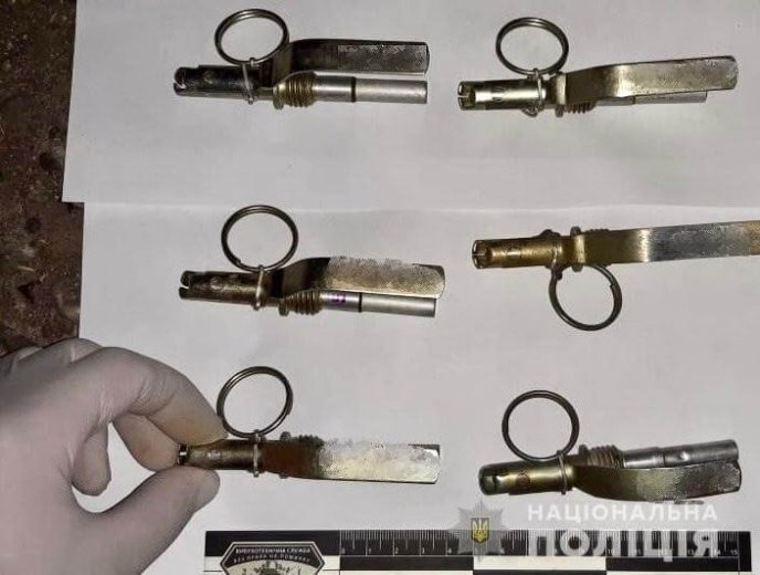 Поліцейські заблокували канал постачання зброї на територію Закарпаття – 05 Поліцейські заблокували канал постачання зброї на територію Закарпаття – 05