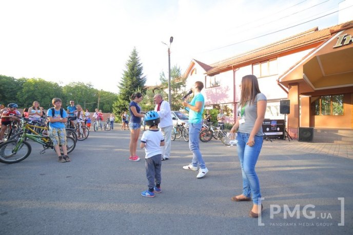Велозаїзд у День Незалежності України та "кольоровий" флешмоб у Мукачеві: як це було – 19