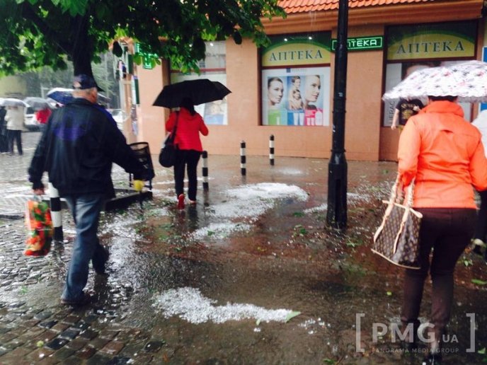 Мукачево накрила сильна злива із градом – 06