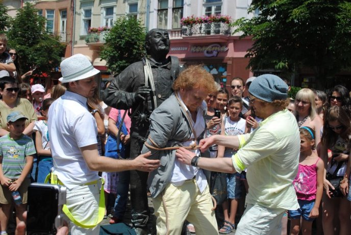 Брати Сафронови показали фокус для заступника мера Мукачева (ФОТО,ВІДЕО) – 05