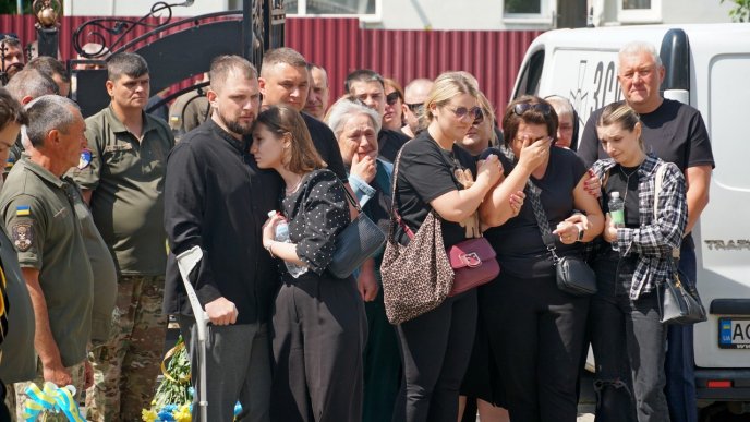 У Мукачеві сьогодні попрощалися із захисником – 02 У Мукачеві сьогодні попрощалися із захисником – 02