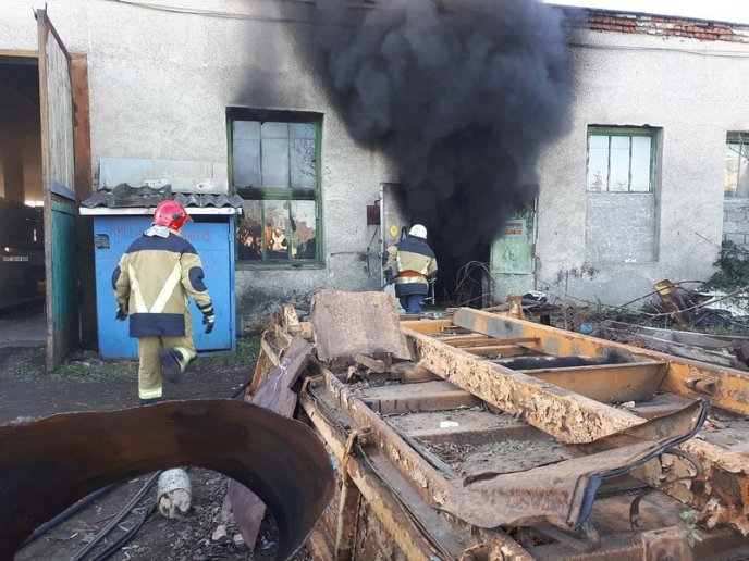 12 рятувальників гасили пожежу на Ужгородщині – 04