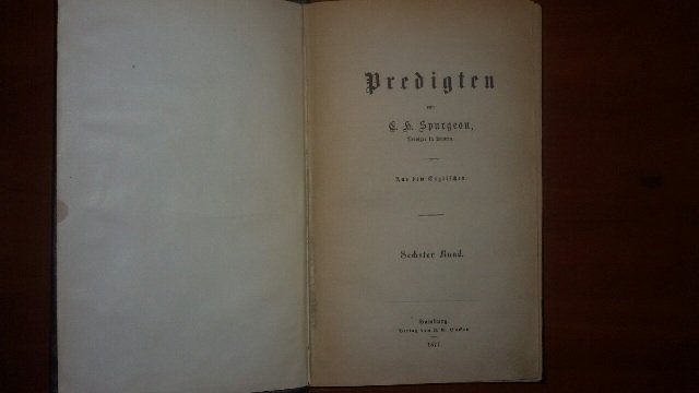 Митники Закарпаття не дали іноземцеві вивезти з краю старовинні книги – 04