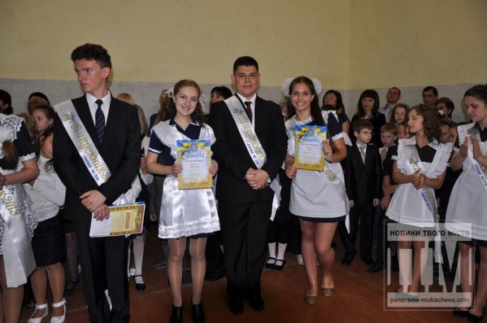 У мукачівській ЗОШ №20 відбулось свято "Останнього дзвоника" (ФОТО) – 13