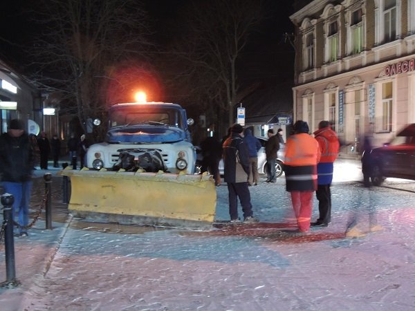 У Берегові іномарка врізалась у снігоочисник – 04