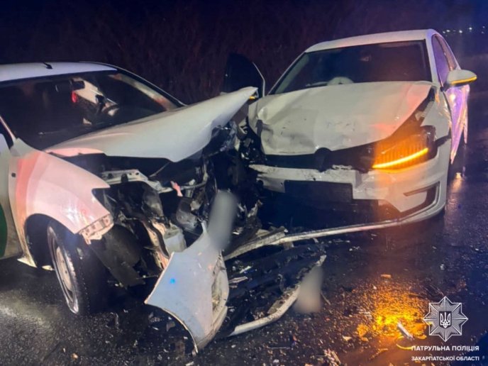 Ремонтувати доведеться обидва автомобілі / фото: Патрульна поліція Закарпаття