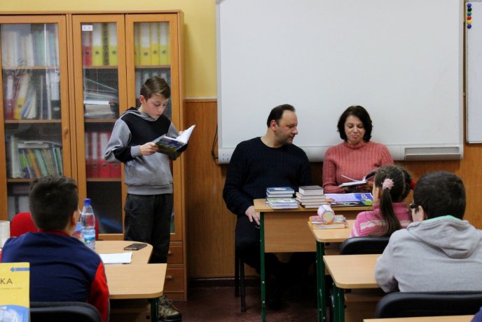 Художник Аттіла Коприва двомовно читав школярам вірші Лесі Українки – 08