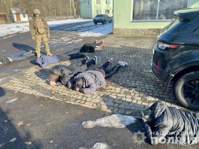 Представлялися співробітниками банку: поліція розповіла, що відбувалось на Закарпатті – 01 Представлялися співробітниками банку: поліція розповіла, що відбувалось на Закарпатті – 01