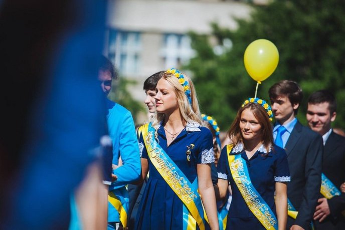 В Ужгородській ЗОШ №3 відлунав останній дзвінок (ФОТО) – 15