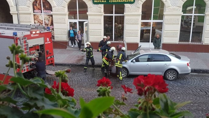 Вранці у центральній частині Мукачева спалахнула пожежа – 03