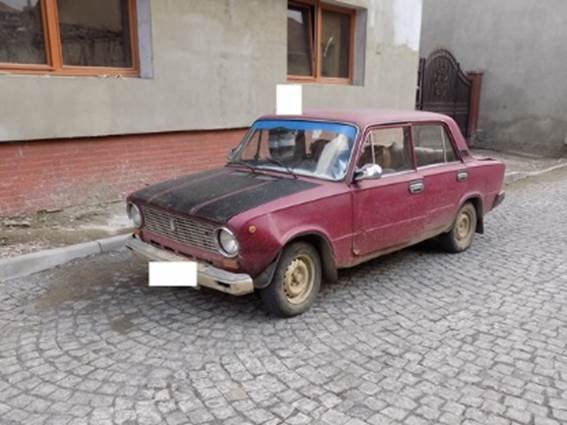 У Хустському районі двоє підлітків намагались викрасти автомобіль – 01