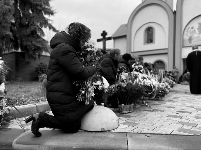 У Мукачеві попрощалися із захисником Михайлом Бідзілею – 02