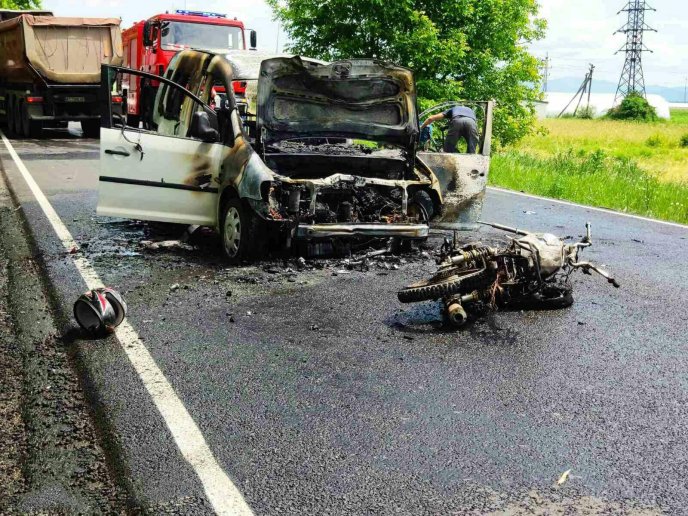 Моторошна аварія: після зіткнення транспортні засоби загорілися – 05 Моторошна аварія: після зіткнення транспортні засоби загорілися – 05