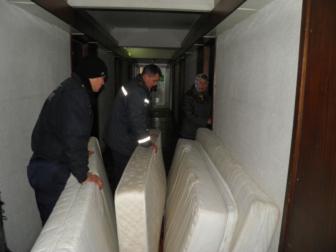 На Закарпатті переселенці з тимчасово окупованих територій отримали гуманітарну допомогу від благодійників – 03