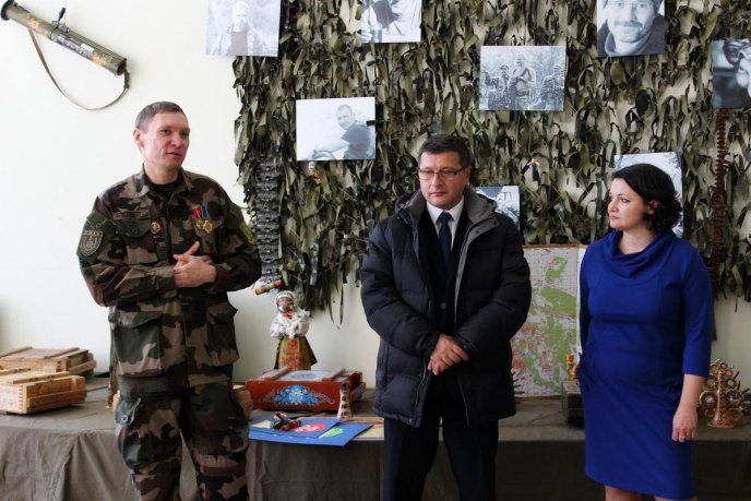 Організатор "Військово-польового арту" Павло Ротар назвав виставку в Ужгороді однією з найвдаліших – 02