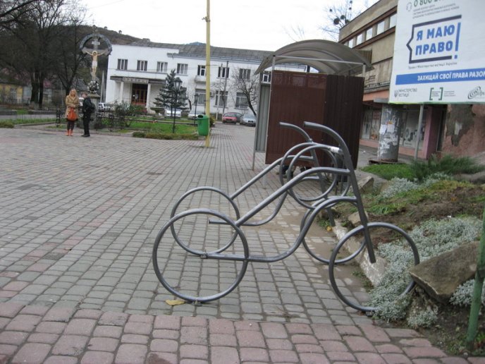 У Перечині з’явились нові велопарковки – 01 У Перечині з’явились нові велопарковки – 01