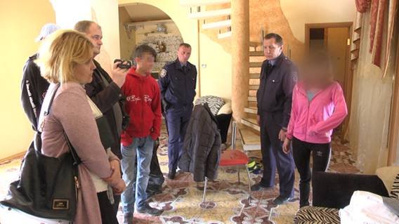 Нові деталі жорстокого вбивства в Ужгороді: індуси разом із підозрюваними вживали алкоголь та наркотики – 01 Нові деталі жорстокого вбивства в Ужгороді: індуси разом із підозрюваними вживали алкоголь та наркотики – 01