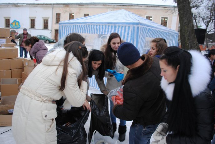 Завдяки небайдужим людям вихованці дитячих будинків у Мукачеві та Сваляві отримають подарунки на Миколая (ФОТО) – 17