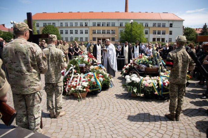 Сьогодні на Закарпатті поховали двох захисників – 07