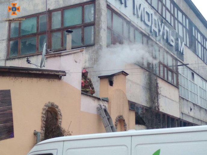 В Ужгороді горів продовольчий магазин – 01 В Ужгороді горів продовольчий магазин – 01