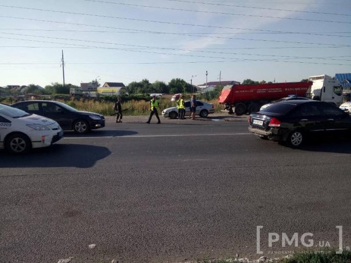 ДТП у Мукачеві: від удару одна автівка перекинулась – 04 ДТП у Мукачеві: від удару одна автівка перекинулась – 04