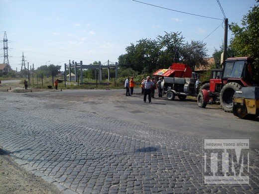 При в’їзді у селище Кольчино ремонтують дорогу (ФОТО) – 02