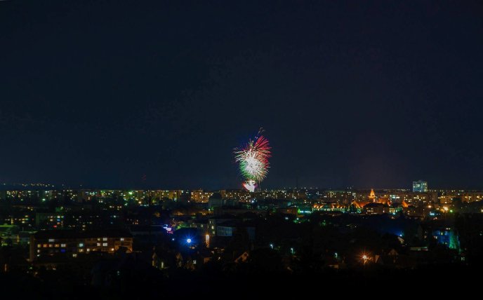 У мережі з’явились вражаючі фото Ужгорода з висоти пташиного польоту – 04