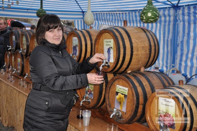 День Святого Мартина у Мукачеві: смачні наїдки, запашне вино і насичена культурна програма (ФОТО) – 13