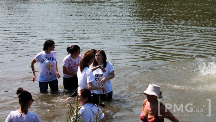 Рятуючись від спеки, мукачівці окупували Латорицю – 14