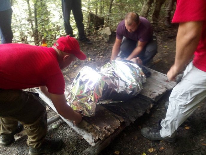 Дивовижний порятунок: у лісі знайшли 90-річного дідуся, який 4 дні блукав горами – 01