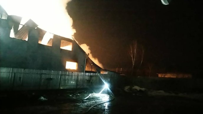 На Закарпатті згорів двоповерховий меблевий магазин, – соцмережі – 03 На Закарпатті згорів двоповерховий меблевий магазин, – соцмережі – 03