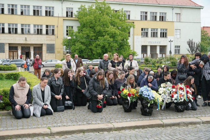 Поховали закарпатця, який загинув, залишаючись до кінця вірним військовій присязі – 03