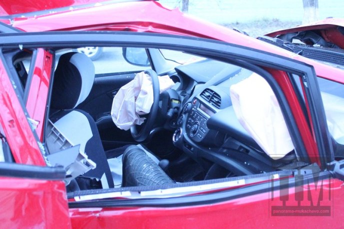 На машині, яка збила жінку біля Клячанова були сині номери, але відразу після ДТП їх зняли – очевидець (ФОТО) – 11